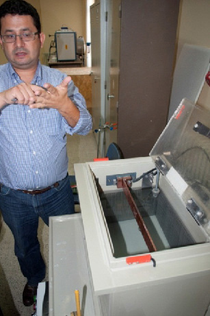 elektrolyyttinen pinnoitusmenetelmälaitteisto alumiinin,