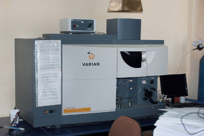 (Atomic Absorption Spectrometer).