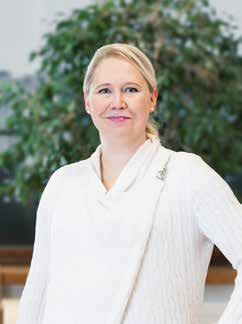 Hallitus Kati Hagros Hallituksen jäsen vuodesta 2016, syntynyt 1970, diplomi-insinööri, YTM Riippumaton yhtiöstä ja sen merkittävistä osakkeenomistajista 2016- Aalto Yliopisto, digitalisaatio- ja