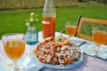 punaviiniä.