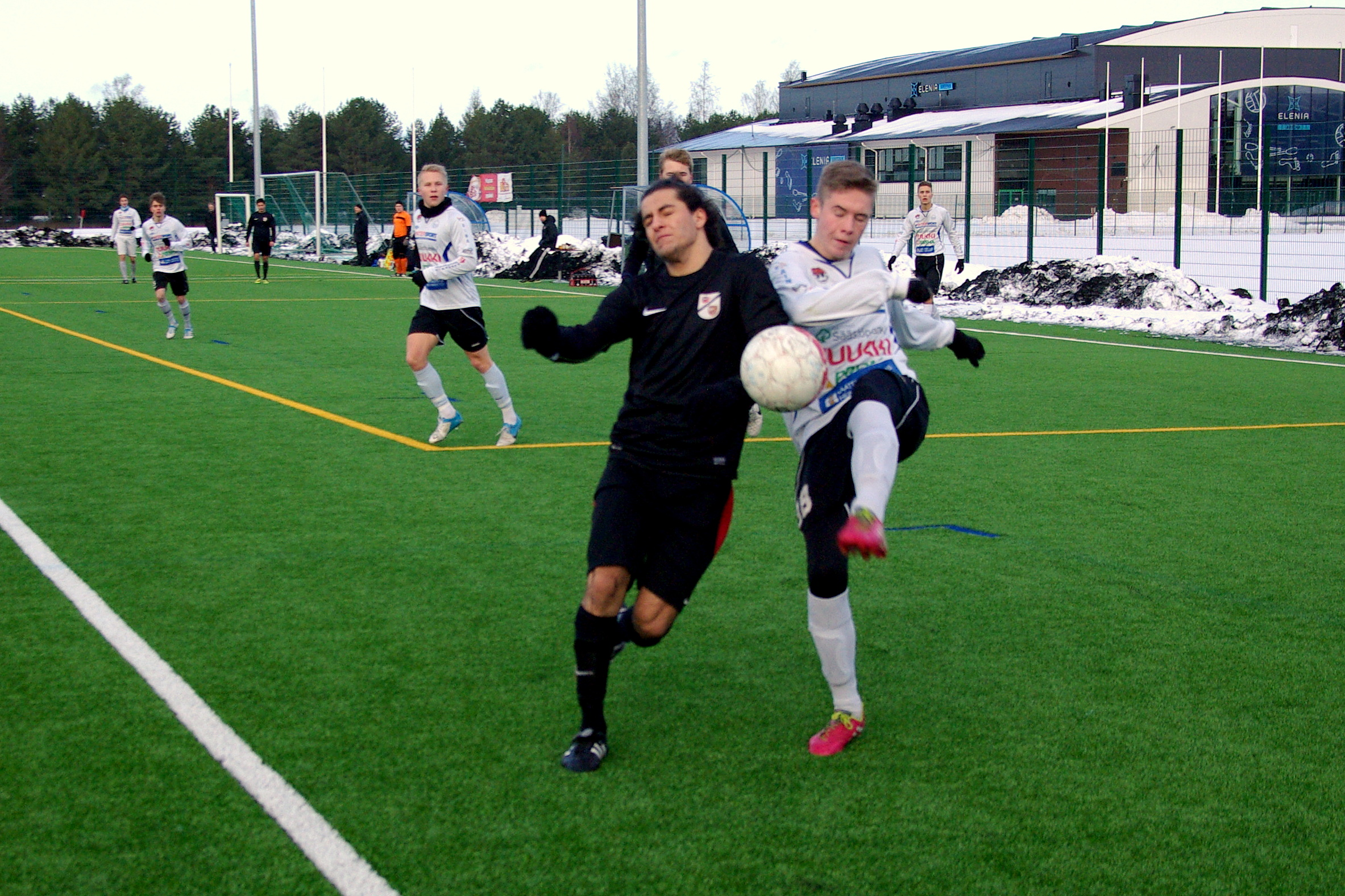 FC Haka j./hjs yhteisjoukkueen harjoituspelit jatkuivat lauantaina Pullerin tekonurmella. PK-35:n ja VJS:n yhteisjoukkue osallistuu SM-karsintoihin eteläisessä lohkossa.