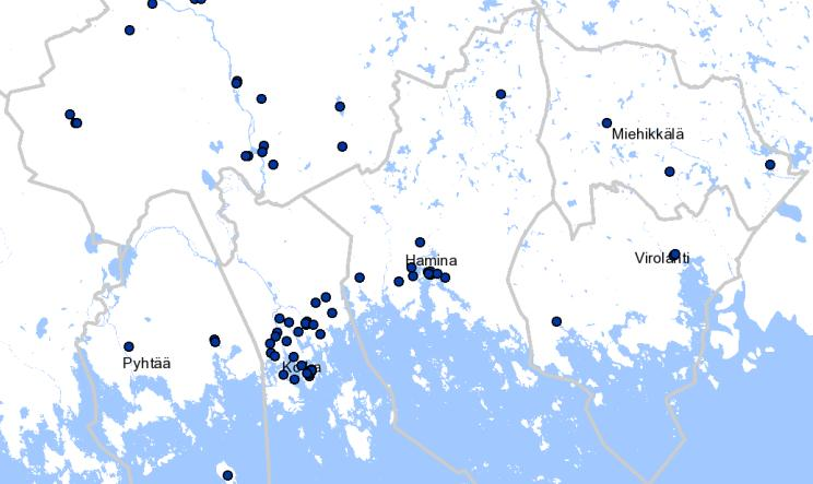 Purola Kylä sijaitsee Suomenlahden Purolanlahden rannalla. Kylän osia ovat Ylikylä ja Alakylä. Purolan kautta kulkee tieyhteys Munapirtin saareen.