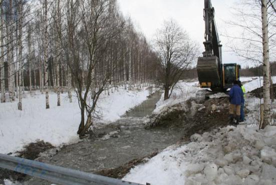 Longinojan kunnostus, PURO I hanke Longinoja on Vantaanjoen alin sivupuro Kunnostusalue oli 150 m pitkä ja se tehtiin talvityönä maaliskuussa 2006. Kunnostus valmistui viidessä päivässä.