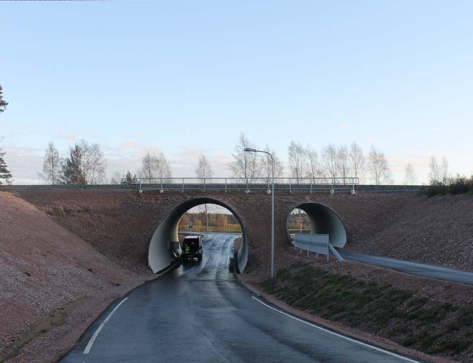 Kohde: Torpparin AKS, Karjaan Kaskimaalla Hanko-Karjaa radalla (km161+820) 2,3 Mbrt / a Korvaa 3 tasoristeystä Kaksi erillistä putkisiltaa: Pienempi kevyelle liikenteelle pyöreä (d i = 4735 mm)