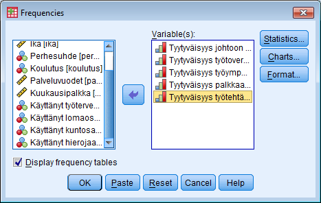 PASW 18 OPAS 12 3 YHTEENVETOTAULUKKO Määrälliset muuttujat täytyy yleensä luokitella ennen yhteenvetotaulukoiden laskemista (uudelleenkoodaus Transform - Recode).