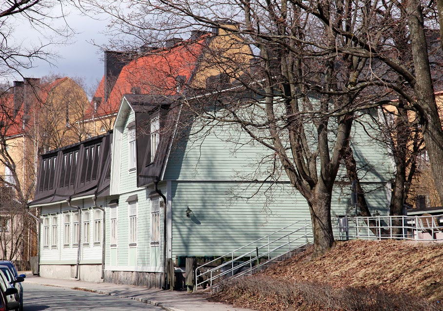 Helsingin Puu-Vallilan talot rakennettiin 1910- ja 1920-luvuilla työläisten asunnoiksi. 1970-luvulla talot olivat purkuuhan alla, mutta säästyivät asukkaiden aktiivisen vastarinnan ansiosta.