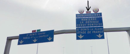 Terminaalista poistuttaessa etsiydy A1-tielle Pariisiin (punainen A1-kyltti isojen sinisten paikannimikylttien päällä) Seuraavaksi: 13 km alusta, oikealle A86-tielle (punainen A86 kyltti isojen