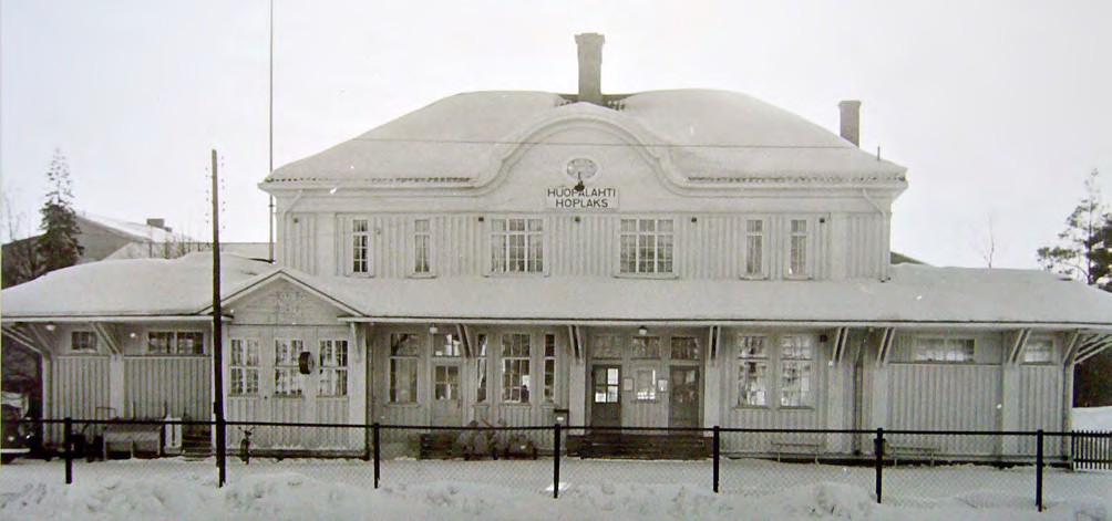 Yllä, alla ja viereisellä sivulla alhaalla Huopalahden asema vuonna 1966.