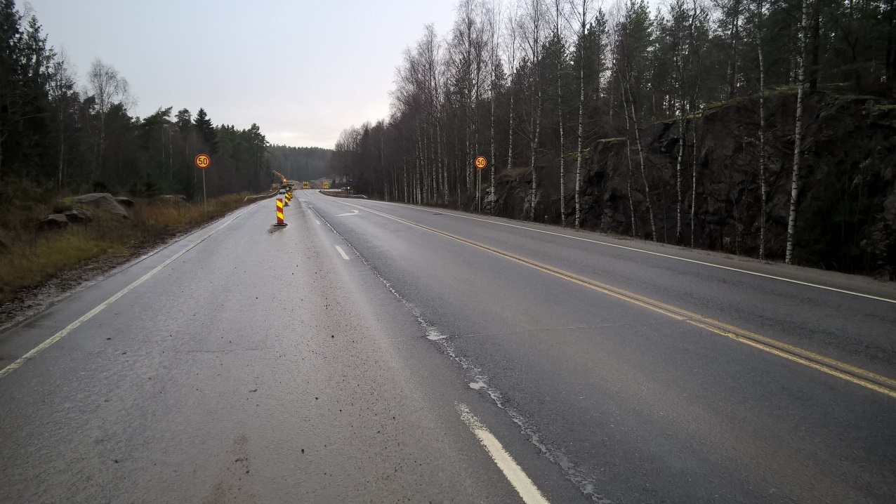 Kaistan toteutus on edelleen suositeltavaa, vaikka nopeusrajoitus lasketaan 60 km/h:iin (suositustoimenpide), sillä kaista vähentää erityisesti raskaan liikenteen hidastus-/pysäytystarvetta ylämäessä.