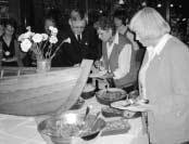 Lämminhenkisen tilaisuuden aluksi kommodori Heta Leppävuori kävi läpi 95-vuotiaan SPS:n vaiheita todeten, että seuran telakka sekä ravintola pitävät SPS:ää pystyssä.