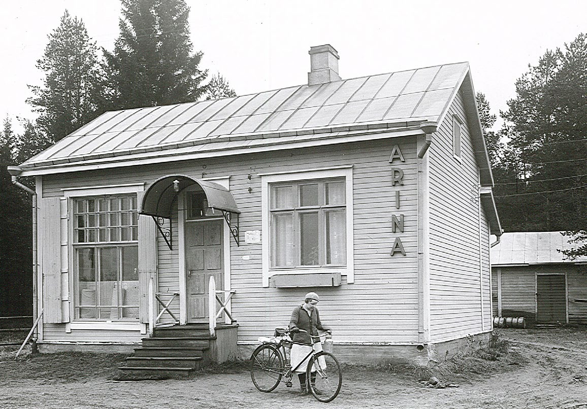 Oulun Madekosken myymälä vuodelta 1917. HISTORIAN HAVINAA RAKENNUS- NÄYTTELYN MERKEISSÄ Osuuskauppa Arinan juhlavuosi on käynnissä ja yksi tapa tutustua Arinan historiaan on rakennusnäyttely.