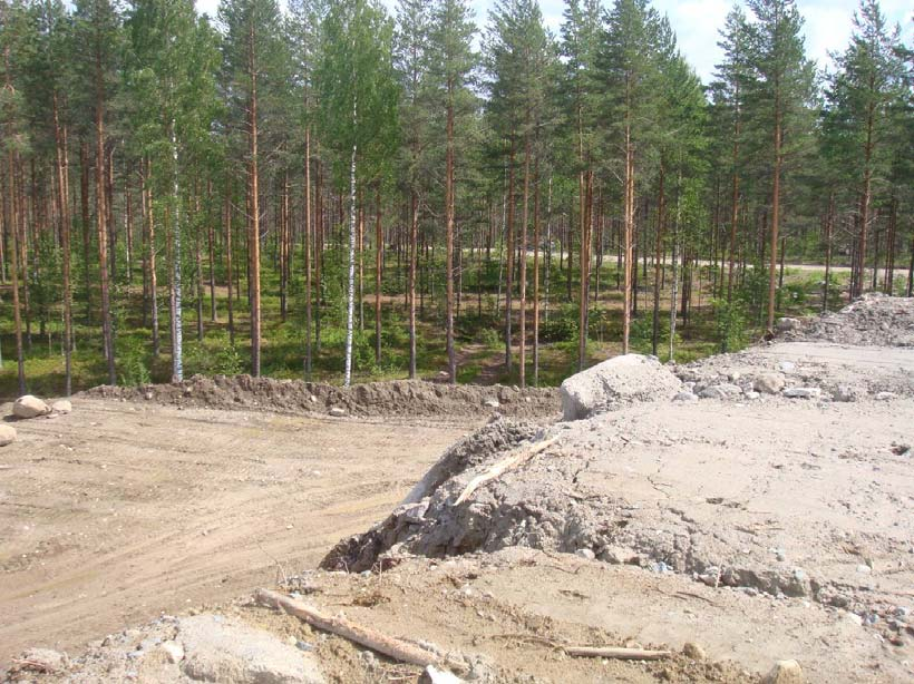 Jyväskylän kaupunki V ESIPUHE Tässä ympäristövaikutusten arviointiselostuksessa on esitetty puhtaiden ylijäämämaiden läjitystä Jyväskylän kaupungin Kivilammen maankaatopaikan laajennusalueella