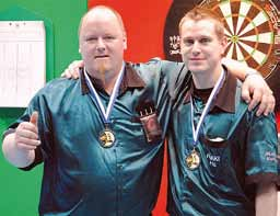 fi Kalustopäällikkö Kari Hallberg Puh: 040-355 1930 DARTS 1/2012 Kansi: Petri Korte voitti Per Laursenin ja hävisi James Wadelle hieman ennen joulua World Prokisassa Lontoossa. Suomen Cup.