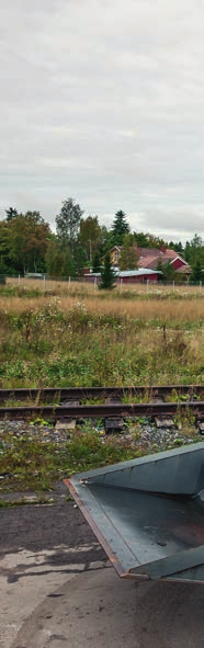 SELKEYTTÄVIÄ MUUTOKSIA. Hytissä ratti on pienempi, käynnistys tapahtuu avaimen ja napin yhteispelillä ja katkaisimet ovat siististi järjestelty A-pilariin sekä kaventuneeseen sivukonsoliin.