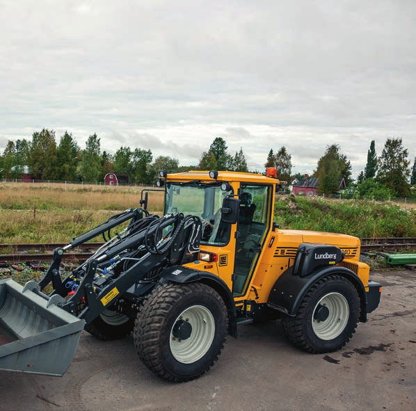 Hytin puolella muutokset eivät ole valtavia, mutta niillä jokaisella voi olla tärkeä merkitys aiempaan verrattuna. SÄILYTÄ JA ISTU. Apukuskin penkki taipuu ylös ja paljastaa säilytystilaa sisältään.