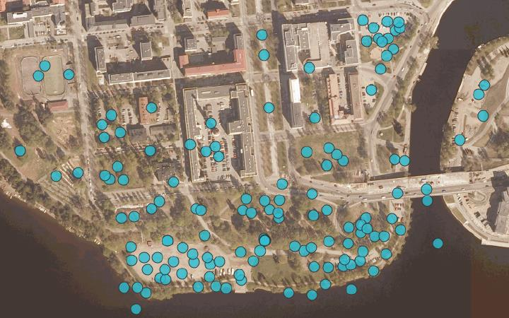 Lisätietoa osoitteessa: http://akordi.fi/wp-content/uploads/ep_vuorovaikutusalusta_1kysely_esitys.pdf Kehitettäviä paikkoja Eteläpuistossa: Avovastauksiin oli kirjattu mm.