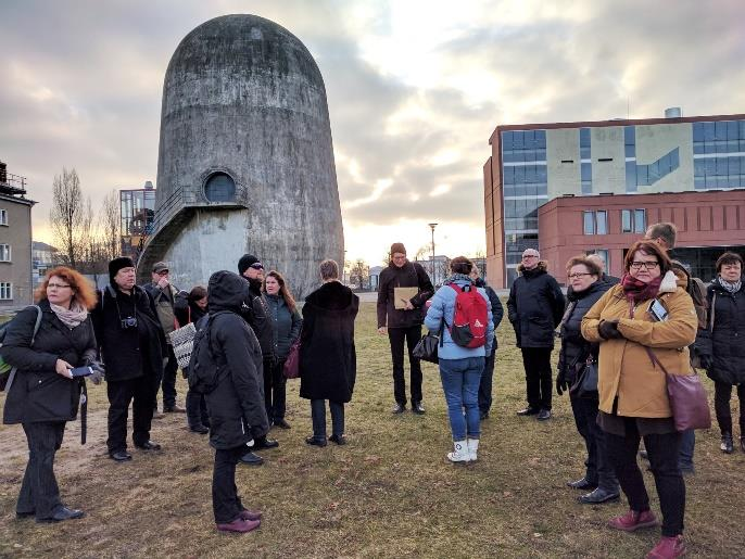 Viherrakentamista on toteutettu alueella paljon, monissa rakennuksissa on viherkatto, joka toimii luontaisena