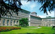 WTO:n päämajassa tapahtuu Tehtävinä lisäksi: Hallinnollinen ja tekninen tuki WTO:n toimielimille sekä eri maiden kauppavaltuuskunnille kauppaneuvotteluissa ja kauppasopimusten täytäntöönpanossa