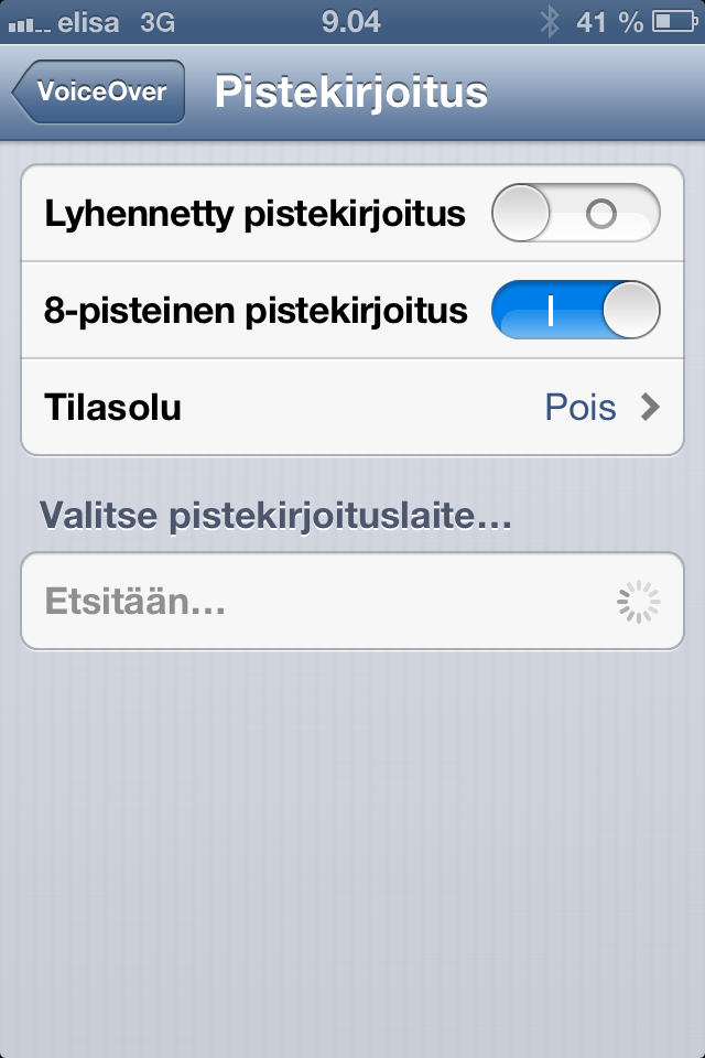 Kuvio 7 iphone 4 hakee pistekirjoituslaitetta Bluetoothin kautta. Kuvakaappaus otettu iphone 4:llä laitteen asetussivulta.