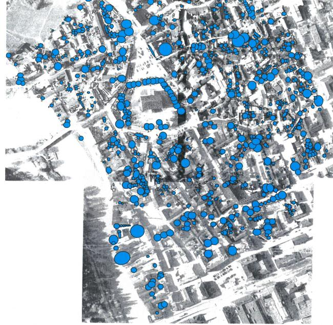 moninkertaistunut. Kuvat 3 ja 4. Vasemmalla on ilmakuvatulkinta puustosta vuonna 1967 merkittynä punaisella.