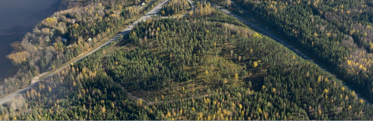 Hankealueiden likimääräinen sijainti on esitetty sinisillä rajauksilla.