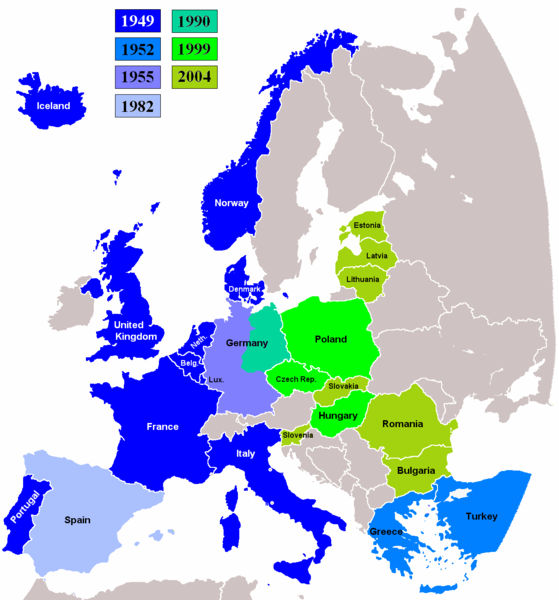 26 2.3 NATO:n kriisinhallinta NATO, eli North atlantic treaty organisation on vuonna 1949 perustettu sotilasliitto joka koostuu 26 jäsenvaltiosta Euroopasta ja pohjoisamerikasta.