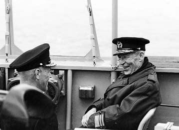 PUOLUSTUSVOIMAT / SOTAMUSEO Laivaston ja merivoimien komentajana toimineen Oiva Koiviston ensisijaisena tavoitteena oli heikon alus- ja materiaalitilanteen parantaminen.