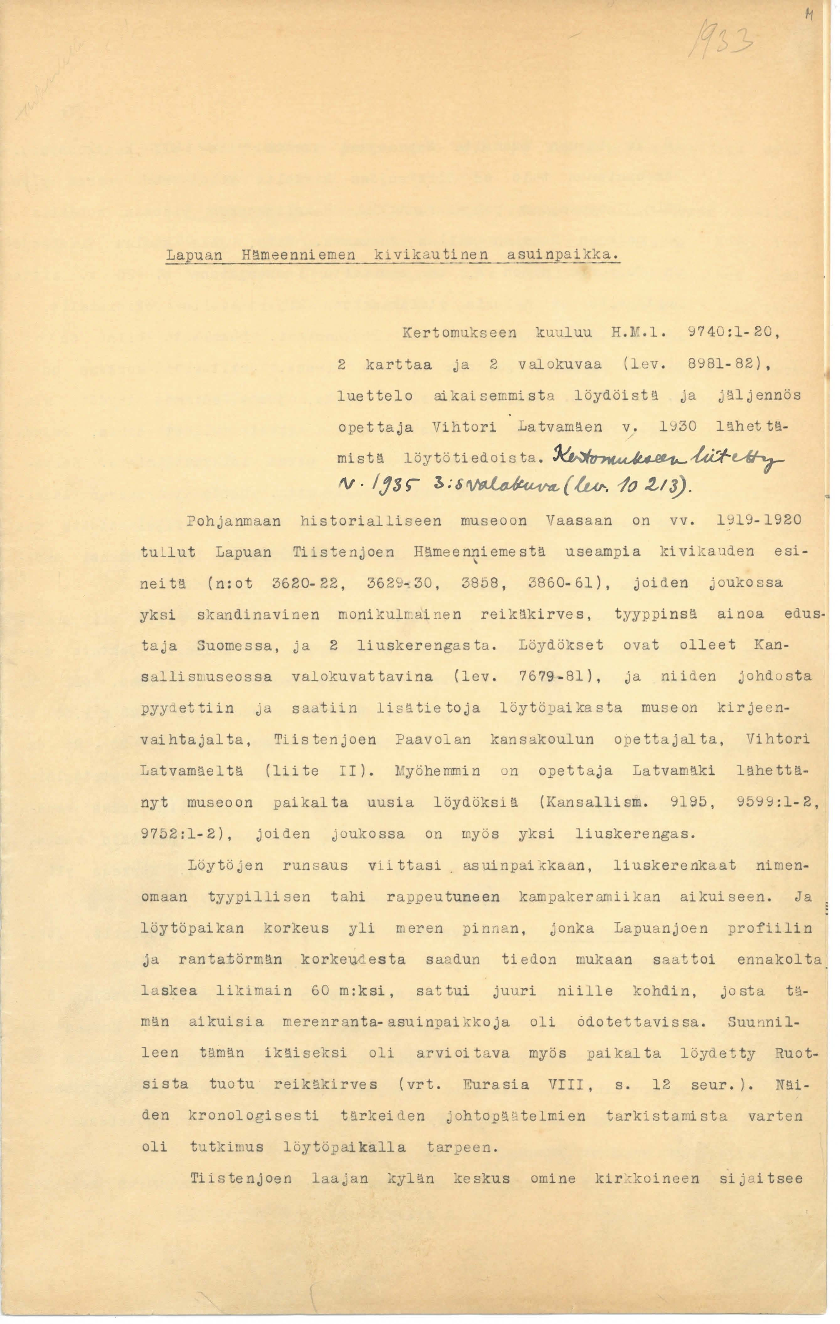 Lapuan Hämeenniemen kivikautinen asuinpaikka. Kertomukseen kuuluu H.M.l. 9740:1-20, 2 karttaa ja 2 valokuvaa (lev. 8~81-82), luettelo aikaisemmista löydöistl.1 ja j!