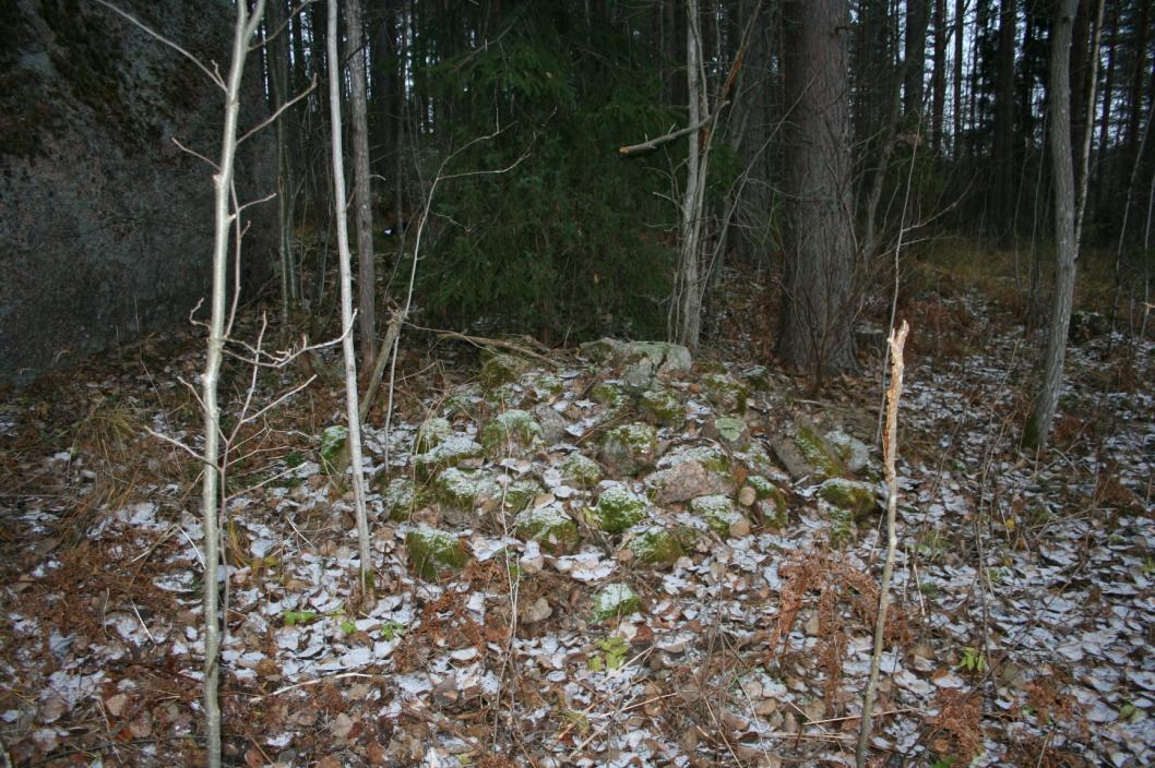 7 DG859:2. Röykkiö B.
