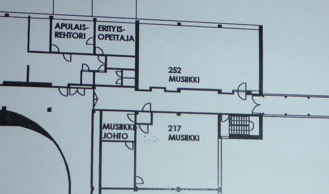 Tutkimusraportti 5 (20) 2. krs 1. krs Kuvat 1 ja 2. Tutkimusalueet on rajattu kuvaan punaisilla katkoviivoilla.