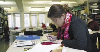 Kirjastojen yhteishankkeet Kirjastojen yhteishankkeina olivat työhyvinvoinnin kehittäminen, e-julkaisuarkiston ja OA-julkaisemisen tukipalvelujen kehittäminen, käyttötutkimus ja informaatiolukutaidon