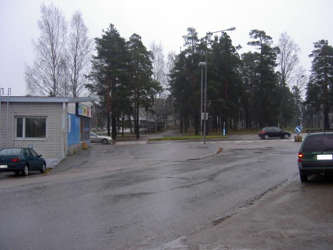 Ympärisöön kohdisuva vaikuukse Kaava-alue ei ole enää pohjavesialuea. Päällyseyn alueen ve pienenee ja käyökoiuksen muuos poisaa riskioiminaa. Hulevede ova valunee Keskikadula kiineisön piha-alueelle.