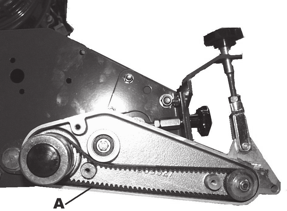 Pyörintänopeus 2500 rpm max. SÄÄDÖT Koneen asetus Verti-Groom-lisälaitteen asennuksen jälkeen. VERTI-GROOM-ASETUKSET (Kuva 9.4) Verti-Groom-telan on oltava yhdensuuntainen kiinteän veitsen kanssa.