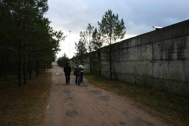 Turvallisuus Radan käyttöturvallisuus on huomioitu useilla eri tavoilla. Rata on suljettu alue jossa on 24h vartiointi, rataa ympäröi 4m korkea betonimuuri.