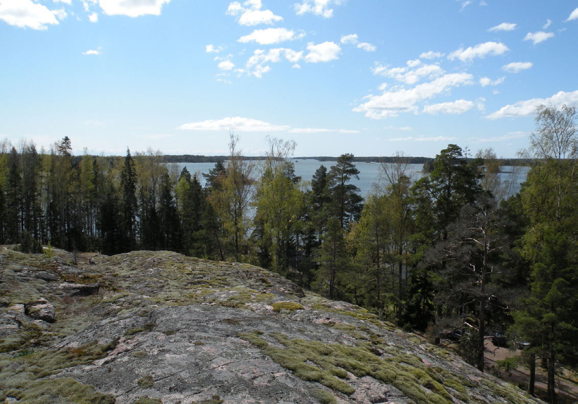 R N& LANDSKAPSBILD MAISEMAKUVA Havsutsikt från båtbryggan mot sydväst. Laiturilta lounaaseen avautuva merinäkymä.