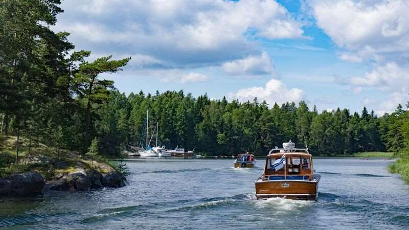 avoinna koko kesänä. Keli oli kuitenkin sen verran raju, että rantautuminen ei ollut mahdollista.