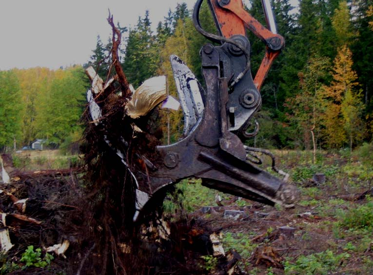 Väkevä-kantopilkkuri -kannonnostolaite Nostolaitteen on kehittänyt Armas Hirvonen (A Hirvonen Oy, Kitee, www.ahirvonenoy.net).