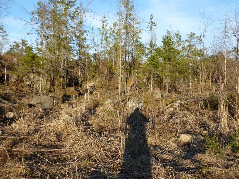 Keskimmäinen louhos mäen