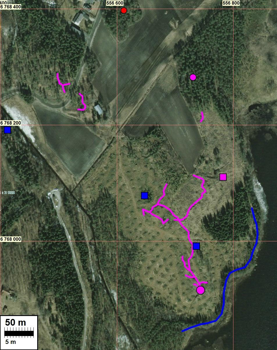 15 mml-ilmakuva 2011 Tst-hauta sinipunaisella, panssariestekivikko sinisellä, louhokset sininen neliö, Bunkkeri