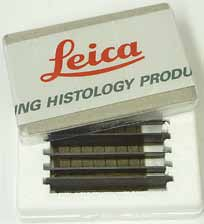 Leica TC-65 -kovametalliset kertakäyttöterät on kehitetty erityisesti laboratorioiden asettamiin vaatimuksiin, kun leikataan