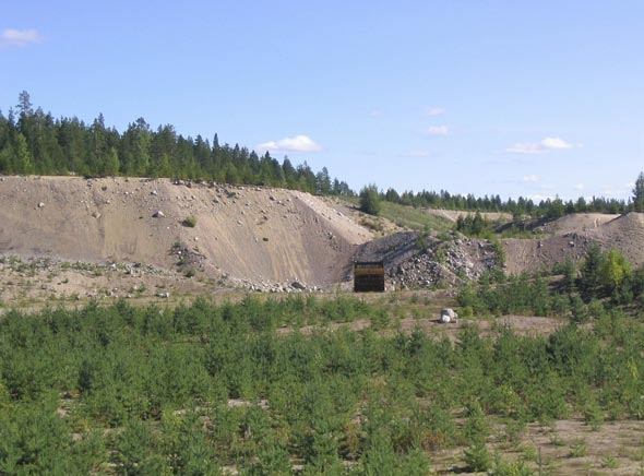 LH palautti hakemuksen kunnanhallitukselle. Hakija ei ollut valmis muuttamaan rajausta, sillä naapuritilalla oli myönnetty ottolupa samaan rajaan saakka vuonna 1983.