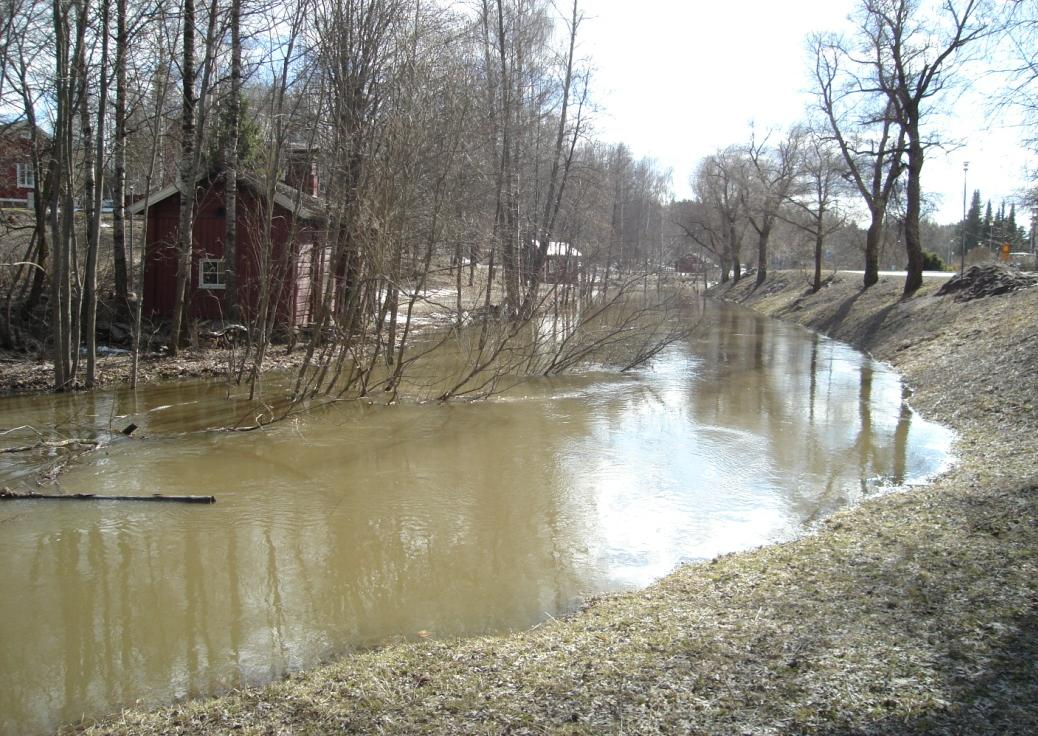 9 Laskelmien tulosten suuruusluokkaa havainnollistaa, että ympäristöhallinnon Vanaja- Hämeenlinnan mittausasemalla 3502500 vedenkorkeuden perusteella arvioitu talven 2009-2010 alivirtaama on ollut