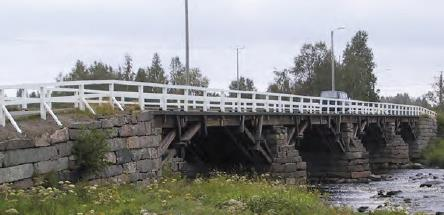 27 5.6.3 Tukiansassilta Tukiansassilta oli yleinen rakenne ennen liimapuun tuloa. Nykyisin se on käytössä lähinnä museorakenteissa ja erikoiskohteissa.