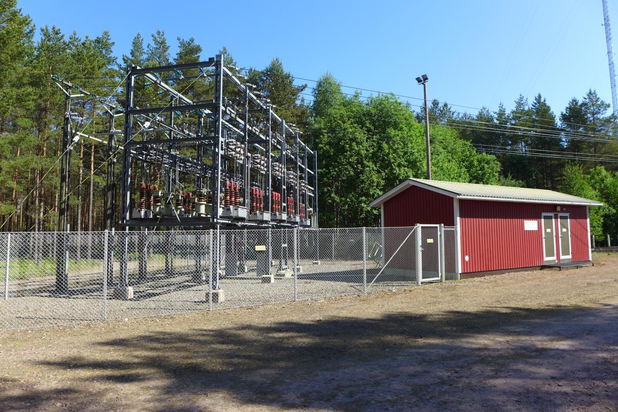 30 5 NYKYTILANTEEN KUVAUS Köyliön-Säkylän Sähkö Oy on hankkinut Ristolan 20kV:n kytkinaseman käytettynä vuonna 1993. Kytkinaseman kojeisto on rakennettu 1970 luvulla.