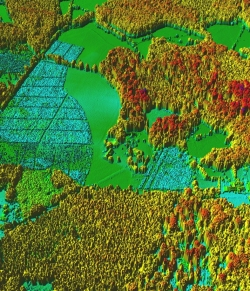 com Syvyyskartoitus Laser Airborne Depth Sounder (LADS) o LADS MkII mittaustaajuus 900 Hz mittaussyvyys 70 m luotauksen näytteenottoväli 5 m x 5 m o "Merenkulkulaitos kokeilee syksyllä 1999