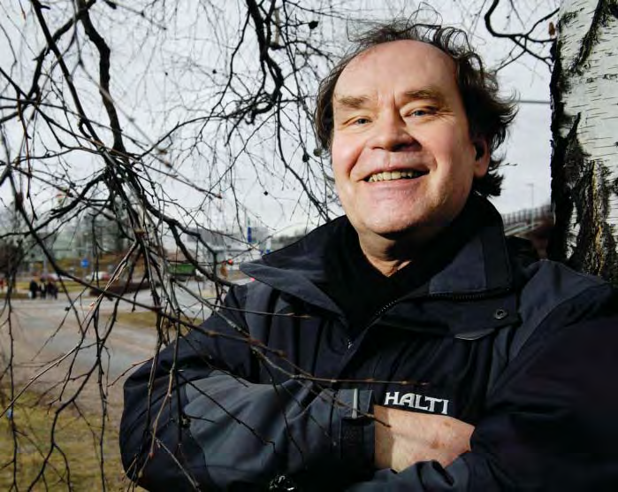 10 BIOTIETEELLINEN TIEDEKUNTA Ympäristöpolitiikassa etsitään aitoa tieteidenvälisyyttä Ympäristöpolitiikan tieteenalalla on Helsingin yliopistossa yksi professuuri, joka jakautuu valtiotieteellisen,