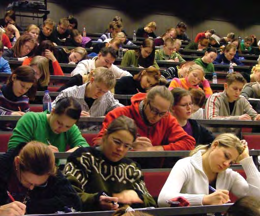 Tutkintoopintojen lisäksi tiedekunta tarjoaa sivuaineopintoja muualla opiskeleville sekä erillisiä opintoja.