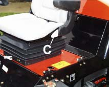 2 ISTUIN (GS85/90) Istuin voidaan säätää käyttäjän painon ja jalkaetäisyyden mukaisesti antamaan mukava asento konetta käytettäessä. 1.