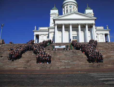 monikymmenhenkisiin jaostoihin asti.