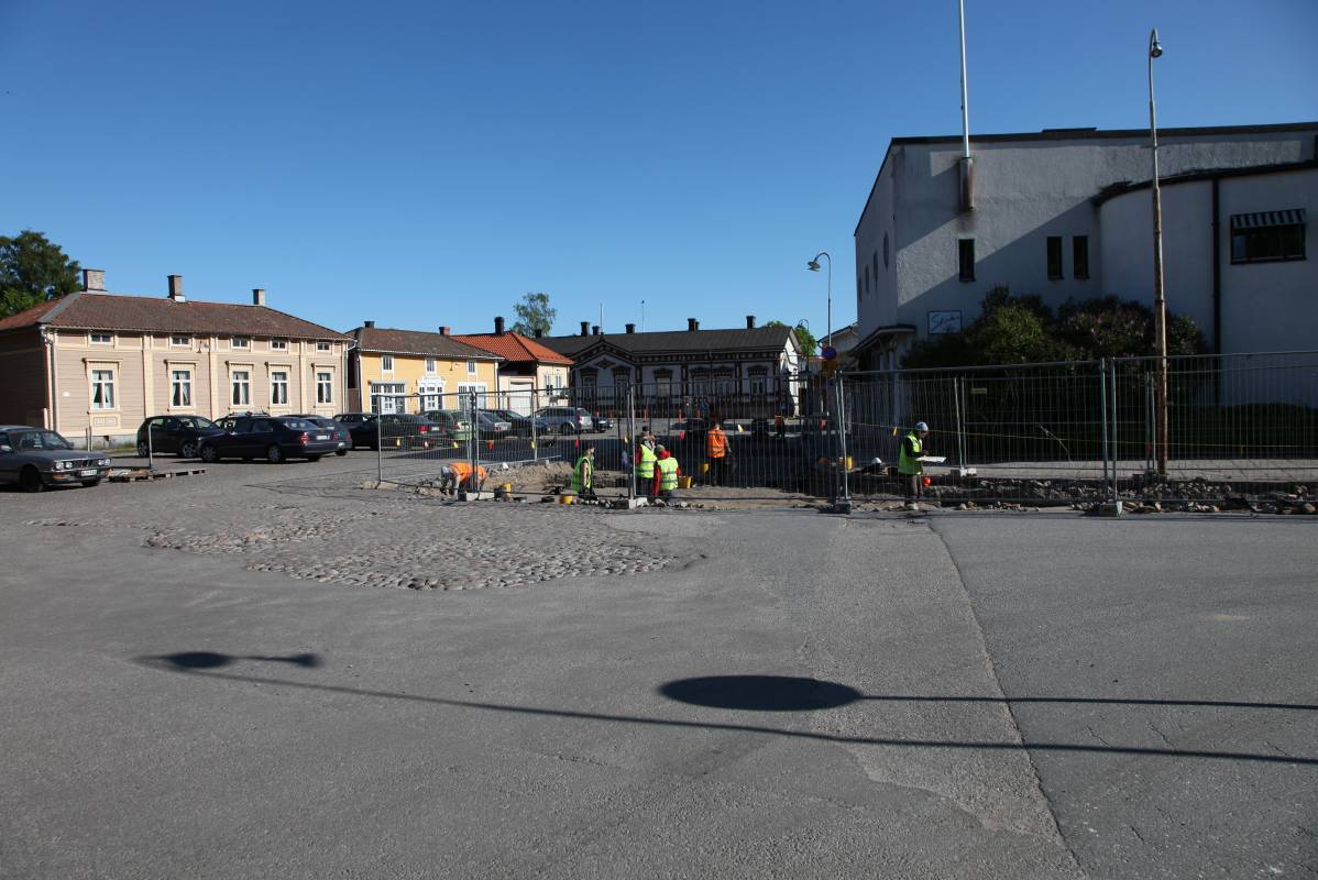 2. Ympäristö Kalatori sijaitsee Vanhan Rauman kaakkoisosassa, vanhojen Turusta ja Porista tulevien maanteiden välissä ja vuoden 1640 palossa tuhoutuneen Pyhän Kolminaisuuden kirkon raunioiden